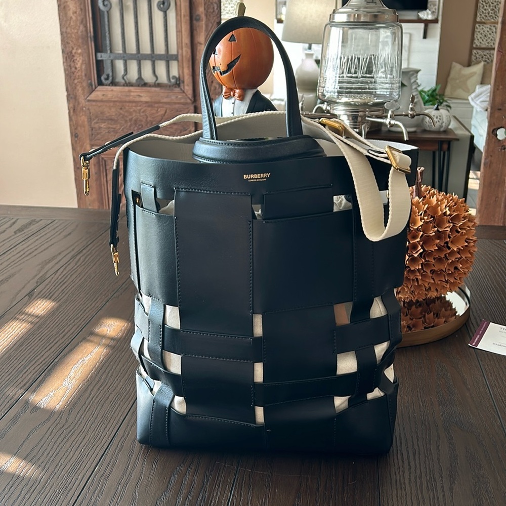 BURBERRY NWT TOTE/CROSSBODY - Picture 6 of 6